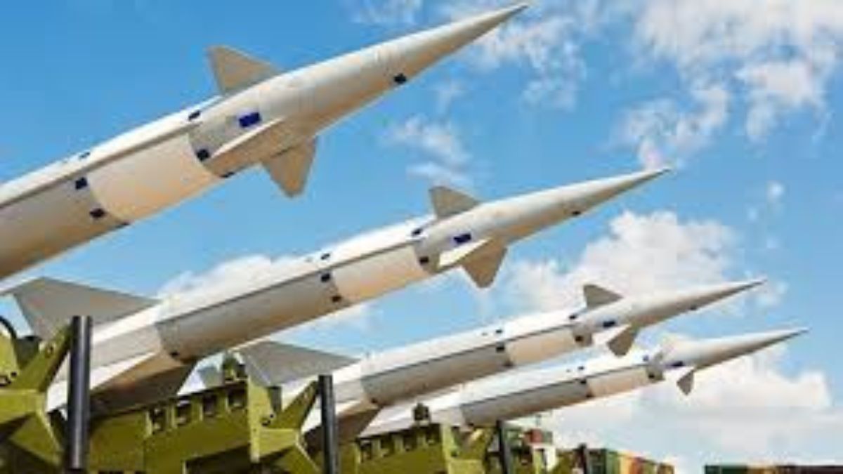 Bombardieri nucleari e sottomarini d’attacco, il nuovo piano militare britannico: “Così Londra si prepara alla guerra mondiale” Bombardieri nucleari e sottomarini d’attacco, il nuovo piano militare britannico: “Così Londra si prepara alla guerra mondiale”