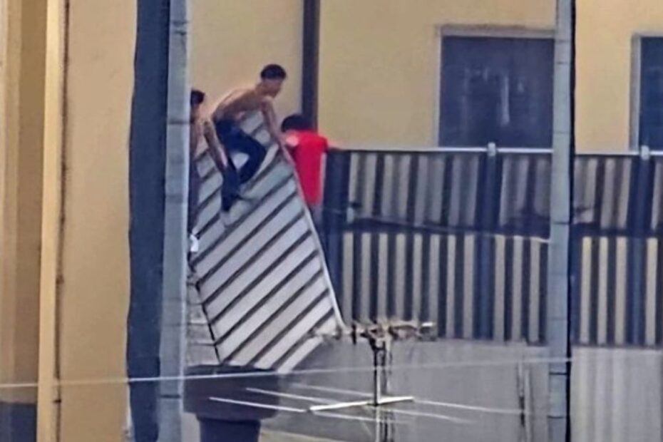 rivolta carcere Marassi Genova