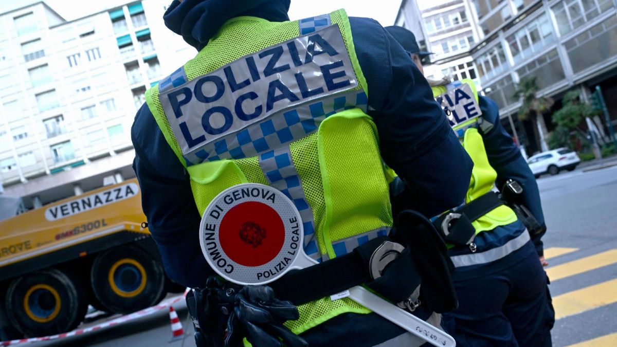 I vigili urbani picchiavano gli arrestati col manganello: “Tanto è la sua parola contro la nostra” I vigili urbani picchiavano gli arrestati col manganello: “Tanto è la sua parola contro la nostra”