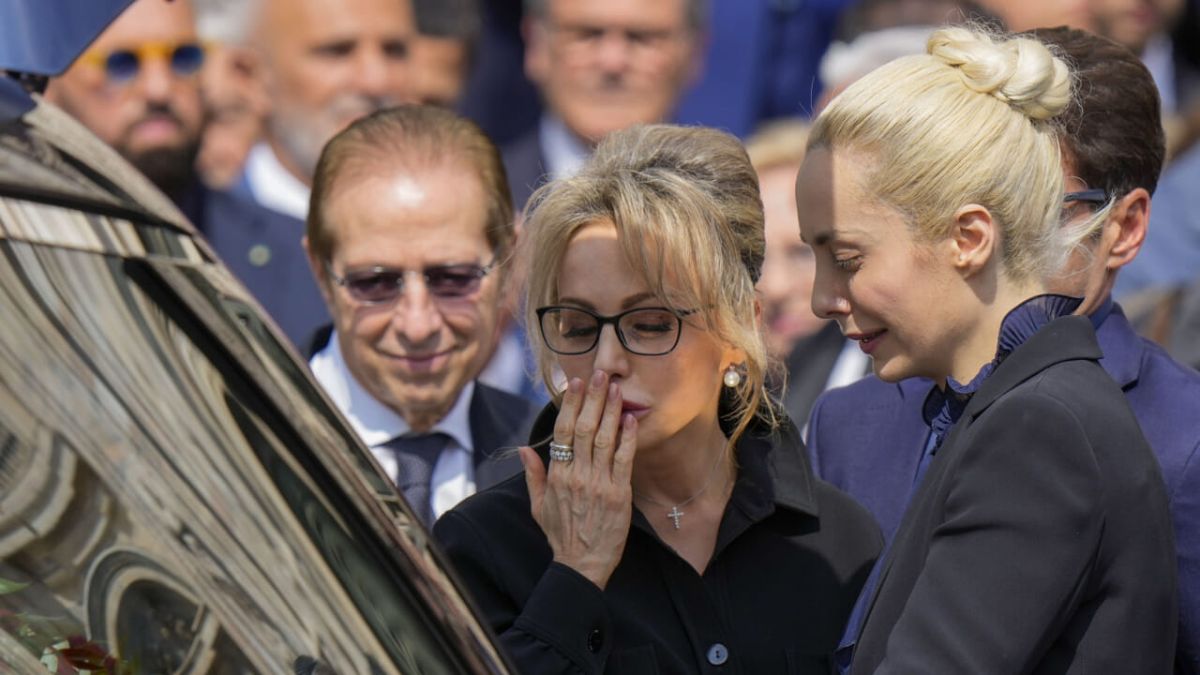 Marina Berlusconi ricorda le ultime parole del padre Silvio prima di morire: “Potente. Ero lì con lui, non potrò mai dimenticare” Marina Berlusconi ricorda le ultime parole del padre Silvio prima di morire: “Potente. Ero lì con lui, non potrò mai dimenticare”