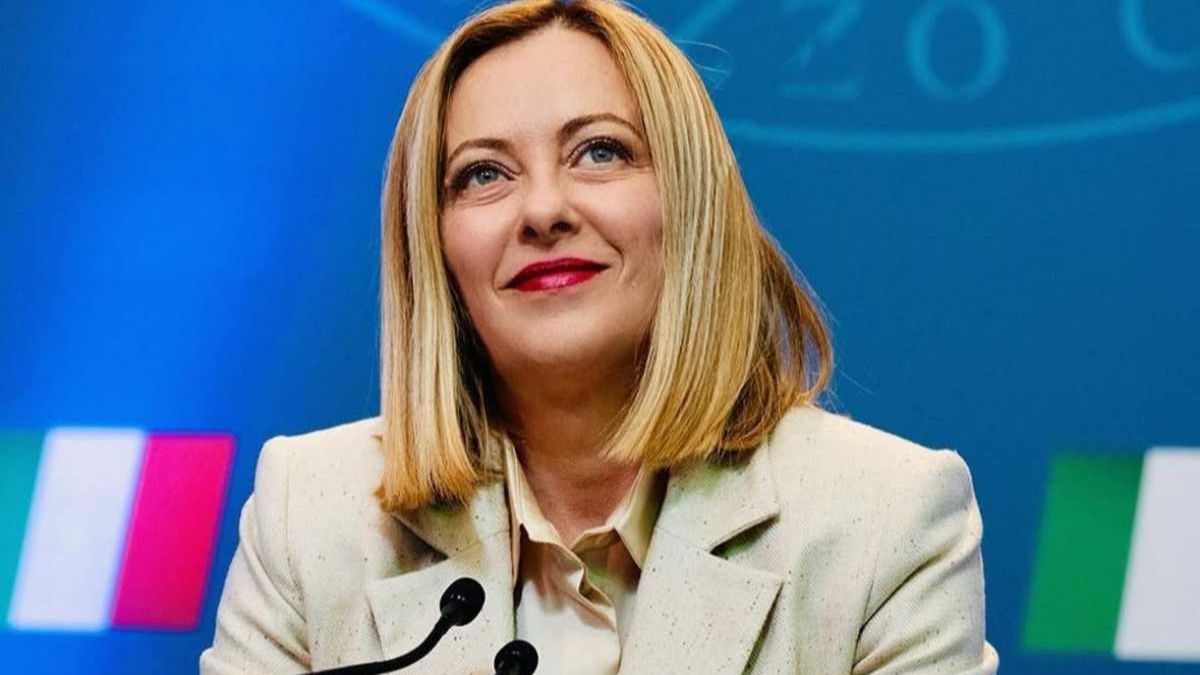 Giorgia Meloni celebrata da Le Figaro: perché il giornale francese le dà tanto spazio Giorgia Meloni celebrata da Le Figaro: perché il giornale francese le dà tanto spazio