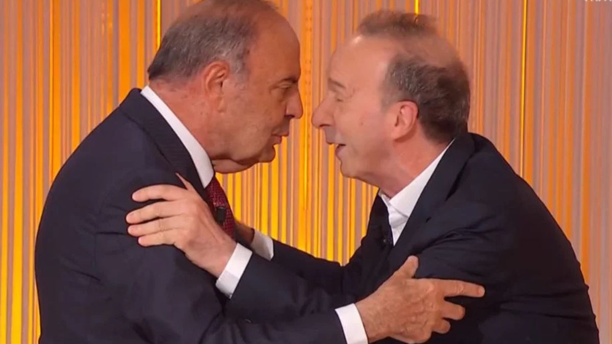 Benigni ospite di Vespa: “Sono un europeista estremista, i nazionalismi sono pericolosi” Benigni ospite di Vespa: “Sono un europeista estremista, i nazionalismi sono pericolosi”
