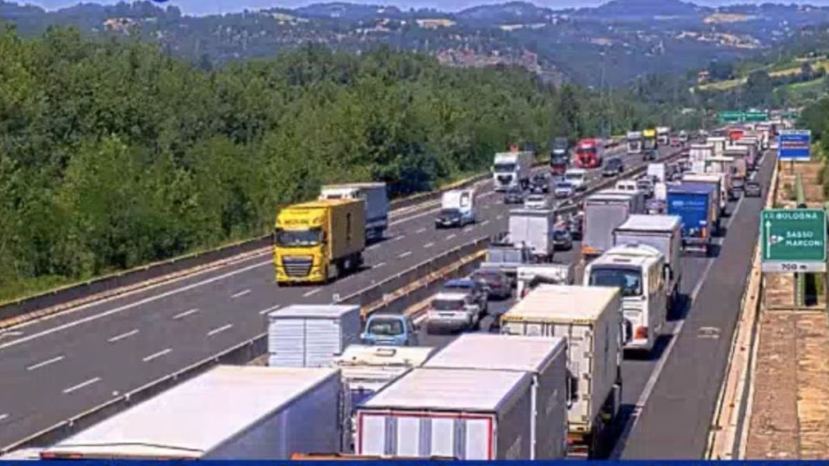 camion A1 traffico Bologna