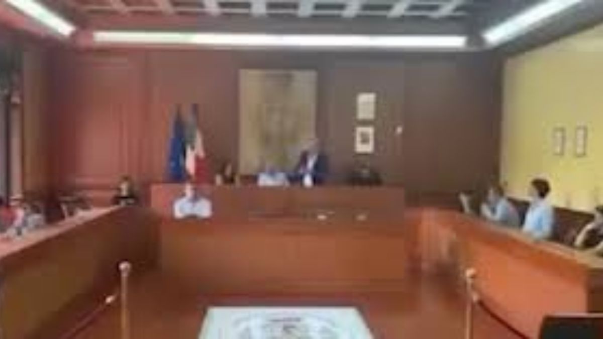 “Voi dovete solo succhiare il …”: la frase choc del sindaco contro l’opposizione “Voi dovete solo succhiare il …”: la frase choc del sindaco contro l’opposizione