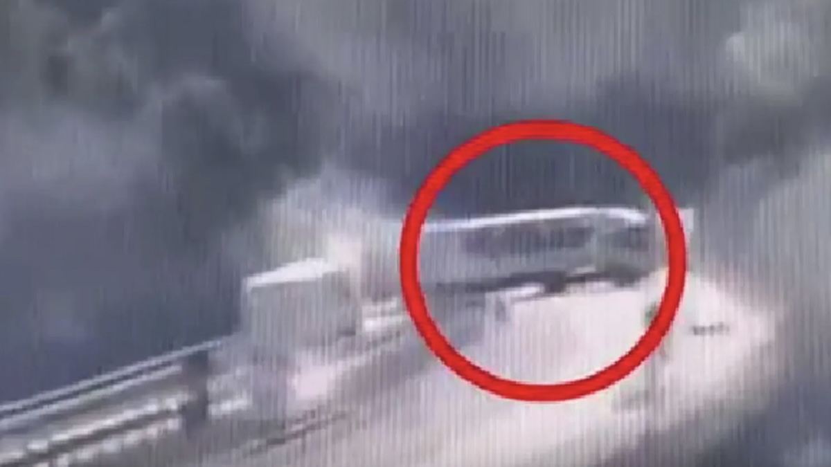 Dramma in autostrada, due tir contromano: le immagini terrificanti Dramma in autostrada, due tir contromano: le immagini terrificanti