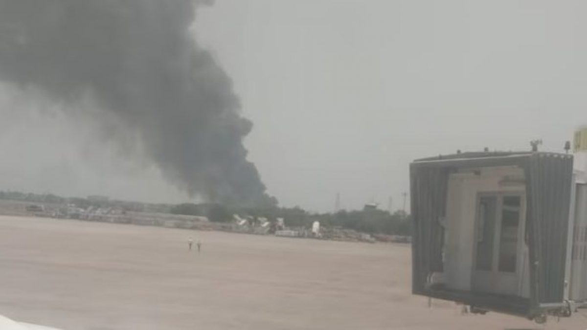 tragedia in volo aereo si schianta in fase di decollo a bordo 242 persone