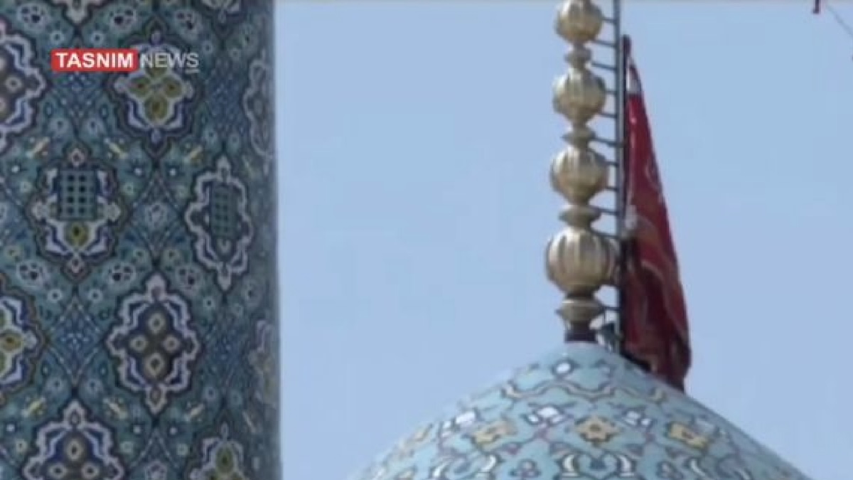 Iran, issata la Bandiera rossa della Vendetta. Cosa è e cosa significa SITO Iran, issata la Bandiera rossa della Vendetta. Cosa è e cosa significa SITO