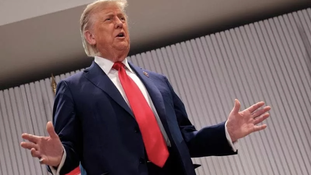 Trump al G7, gesto d’amore per Putin: “Ormai parla solo con me, qui lo hanno cacciato” Trump al G7, gesto d’amore per Putin: “Ormai parla solo con me, qui lo hanno cacciato”