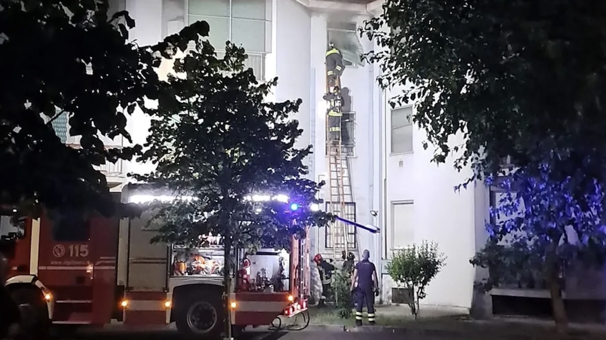 Materasso prende fuoco, Emanuele muore in modo orribile: come è potuto succedere Materasso prende fuoco, Emanuele muore in modo orribile: come è potuto succedere