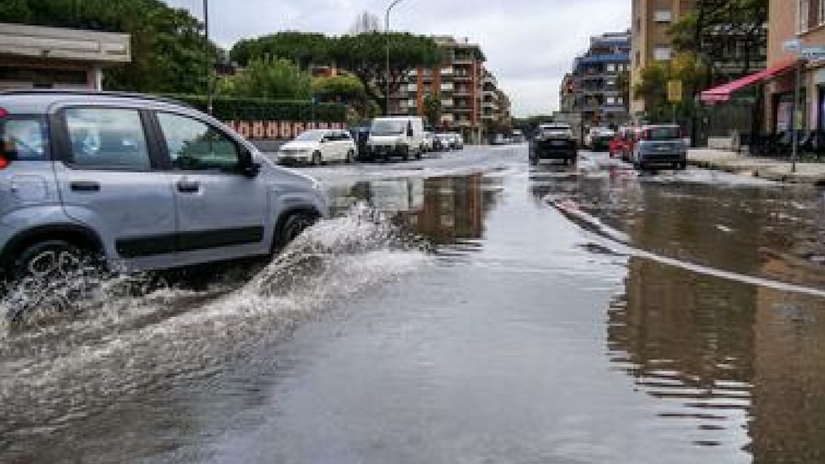 maltempo italia 232 allerta per domani temporali e rischio idraulico ecco dove