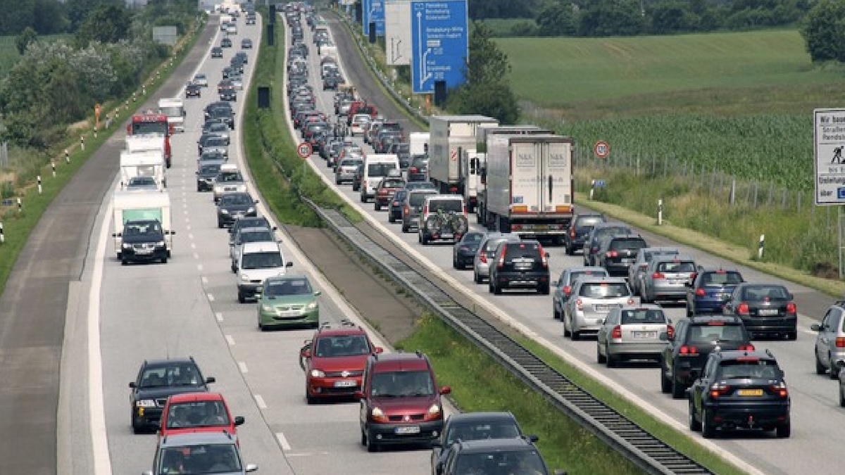 Caldo atroce, in autostrada è allarme per l’asfalto: “Gravissimo”. Tutto chiuso, code chilometriche Caldo atroce, in autostrada è allarme per l’asfalto: “Gravissimo”. Tutto chiuso, code chilometriche