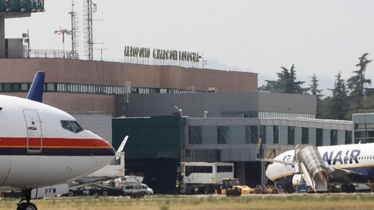 Panico nell’aeroporto italiano, la fuga in pista e poi l’incendio: cos’è successo Panico nell’aeroporto italiano, la fuga in pista e poi l’incendio: cos’è successo