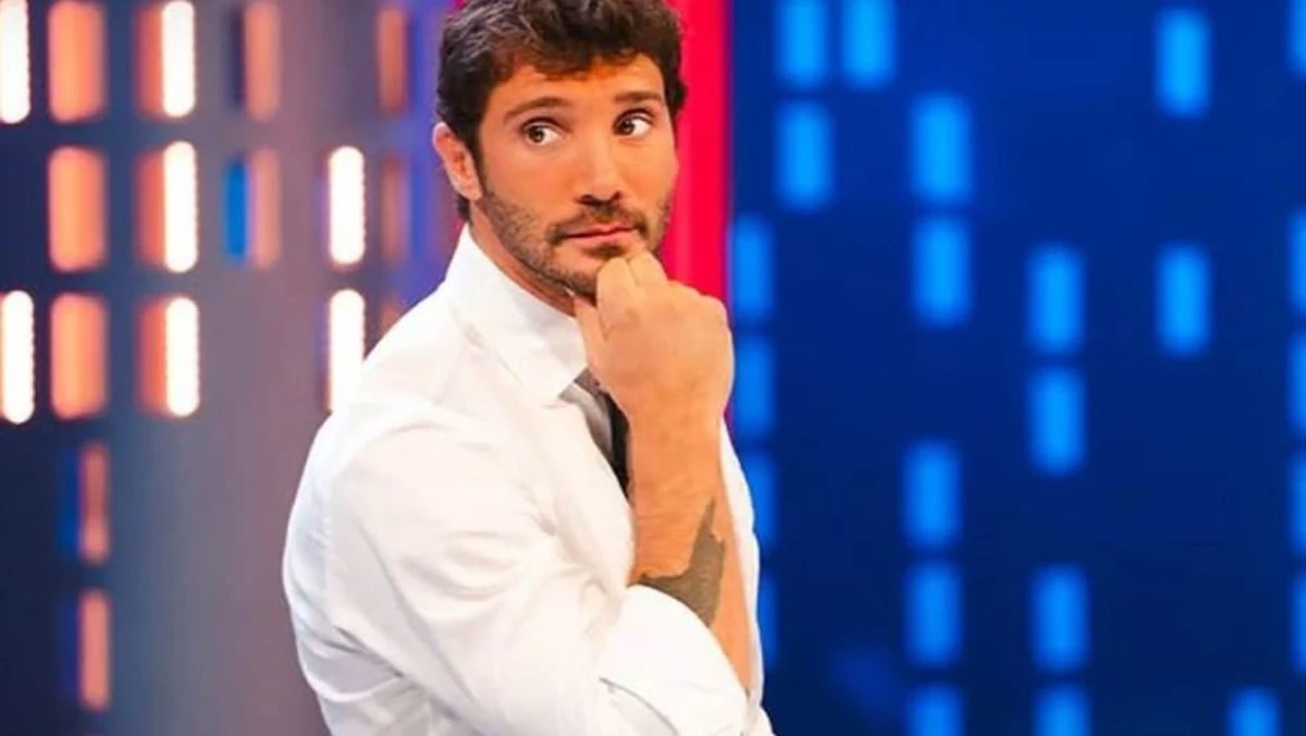 Stefano De Martino: il futuro incerto ad “Affari Tuoi” Stefano De Martino: il futuro incerto ad “Affari Tuoi”