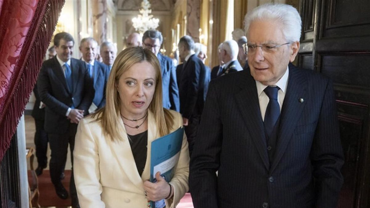 Messaggio d’odio contro la figlia di Giorgia Meloni: il prof chiede scusa, ma spuntano altri insulti Messaggio d’odio contro la figlia di Giorgia Meloni: il prof chiede scusa, ma spuntano altri insulti