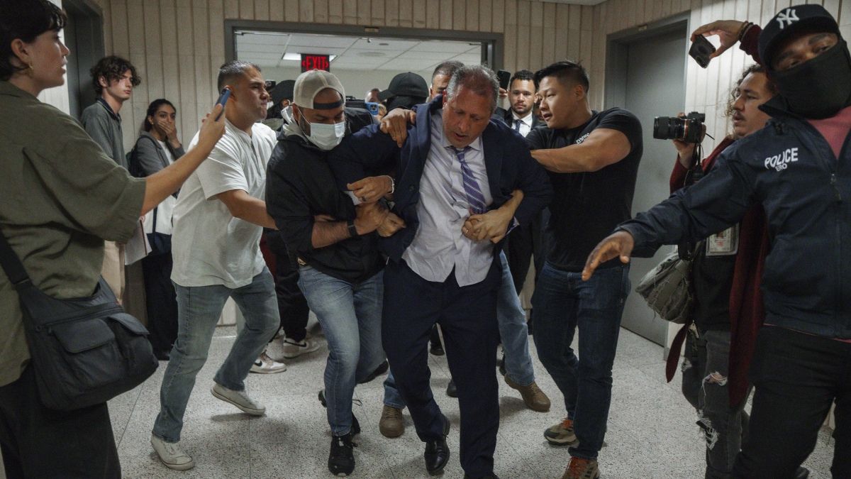 Arrestato il candidato sindaco: la scena che lascia tutti a bocca aperta Arrestato il candidato sindaco: la scena che lascia tutti a bocca aperta