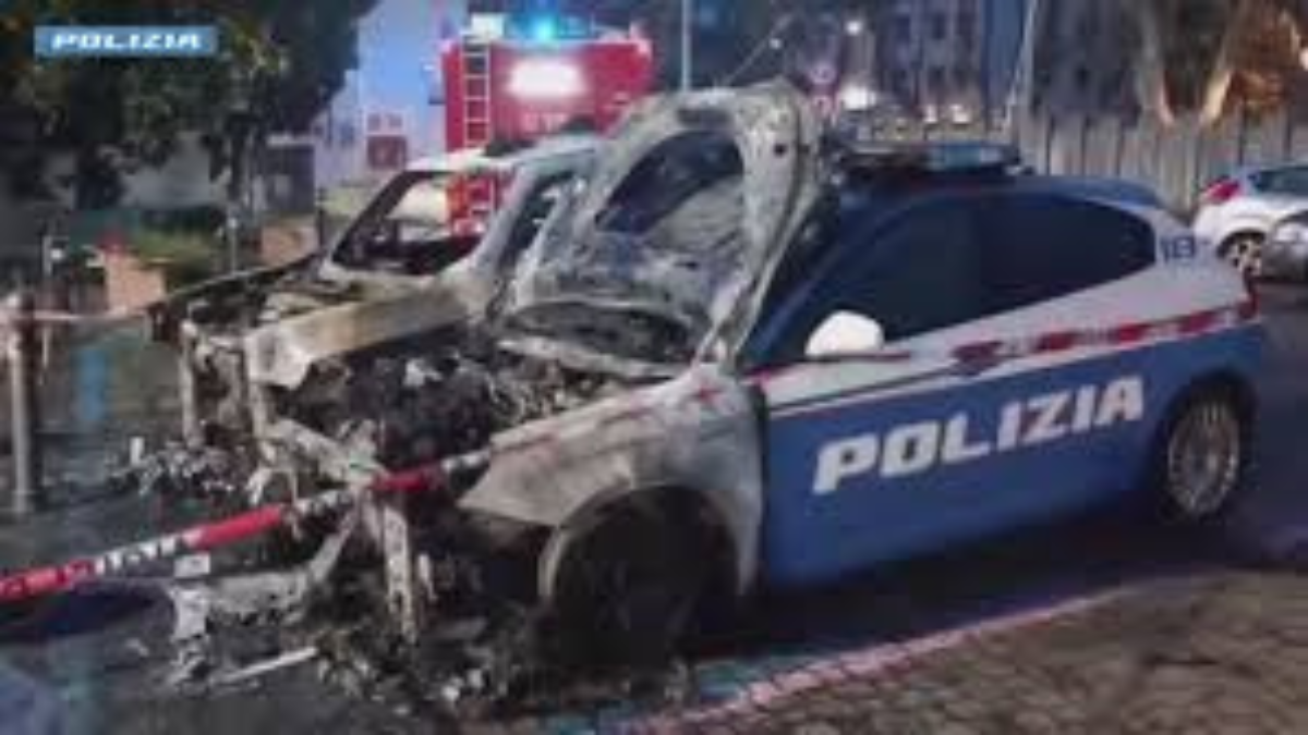Terrorismo in Italia, blitz della polizia: 15 arresti (Video) Terrorismo in Italia, blitz della polizia: 15 arresti (Video)