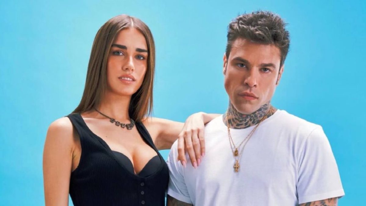Bacio tra Clara e Fedez, lei perde le staffe: durissima replica Bacio tra Clara e Fedez, lei perde le staffe: durissima replica