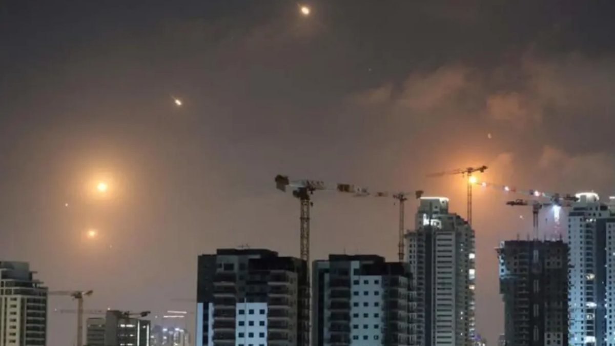 “Stanotte può cambiare tutto”: l’Iran colpisce basi Usa, così cresce il rischio di un conflitto globale “Stanotte può cambiare tutto”: l’Iran colpisce basi Usa, così cresce il rischio di un conflitto globale