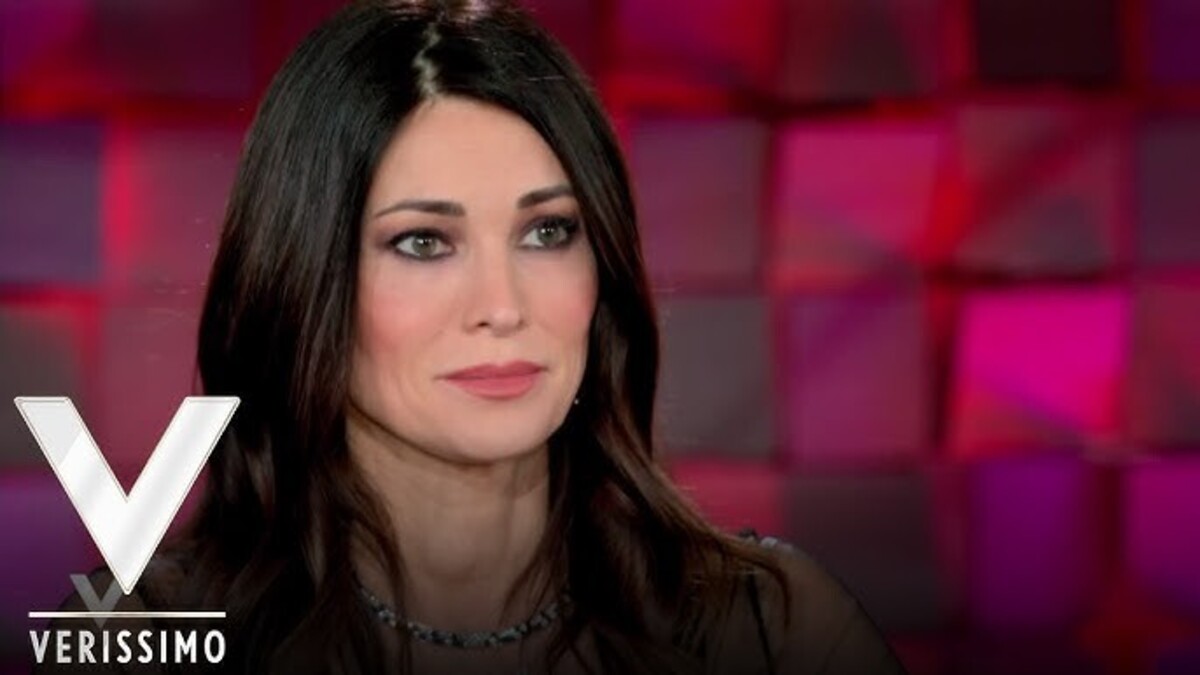 Verissimo, Manuela Arcuri racconta tutto: “Durante un provino…”. Confessione shock Verissimo, Manuela Arcuri racconta tutto: “Durante un provino…”. Confessione shock