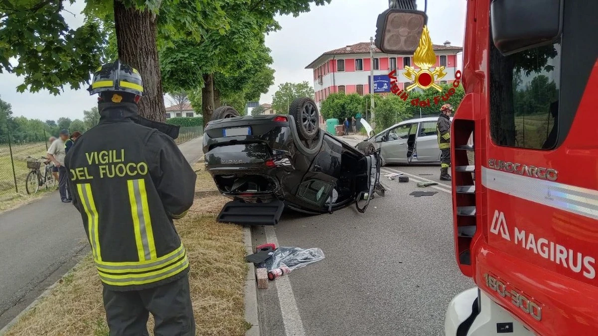 Folle inseguimento con la polizia, poi la scoperta choc: chi c’era alla guida Folle inseguimento con la polizia, poi la scoperta choc: chi c’era alla guida