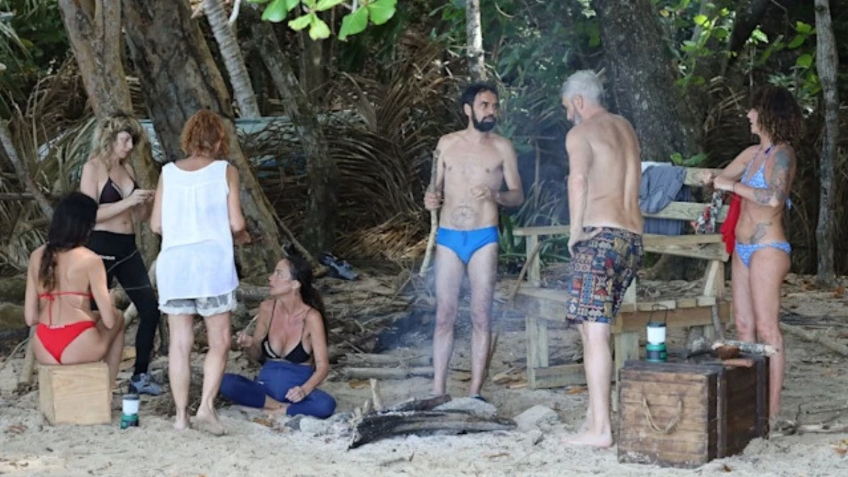 L’Isola dei Famosi, duro scontro tra naufraghi: “Ha rotto il…” L’Isola dei Famosi, duro scontro tra naufraghi: “Ha rotto il…”