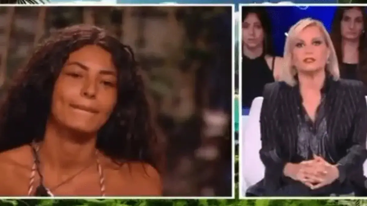 Isola dei famosi, Simona Ventura contro Jasmine: “Chiedi scusa a Chiara. Come ti permetti?” Scoppia la polemica