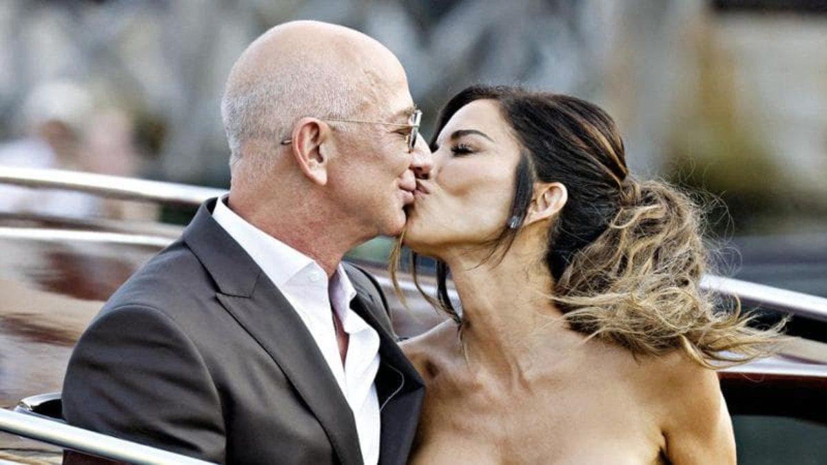 Matrimonio Bezos, svelato l’abito da sposa di Lauren. Che eleganza! La prima foto Matrimonio Bezos, svelato l’abito da sposa di Lauren. Che eleganza! La prima foto