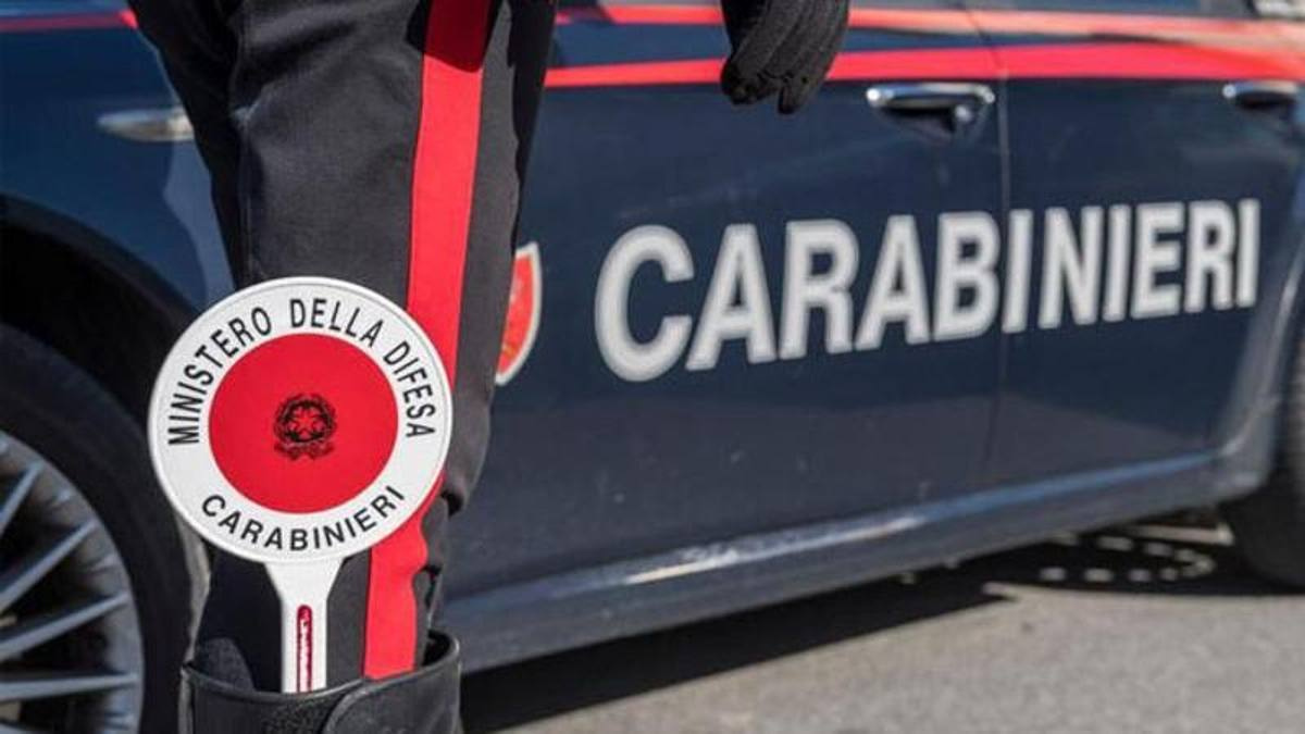 Orrore in Italia – Scopre la fidanzata con un altro, lo prende a martellate e poi va al lavoro Orrore in Italia – Scopre la fidanzata con un altro, lo prende a martellate e poi va al lavoro