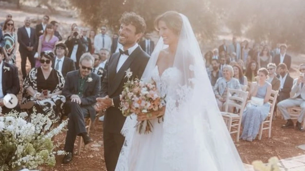 “Ha detto sì, tra le lacrime”. Il matrimonio a sorpresa dell’amatissimo attore italiano: tanta emozione