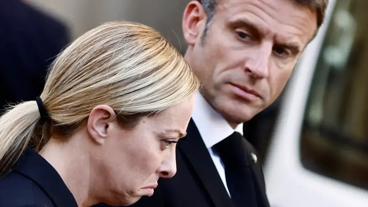 Meloni e Macron si incontrano: un passo verso la distensione tra Italia e Francia Meloni e Macron si incontrano: un passo verso la distensione tra Italia e Francia