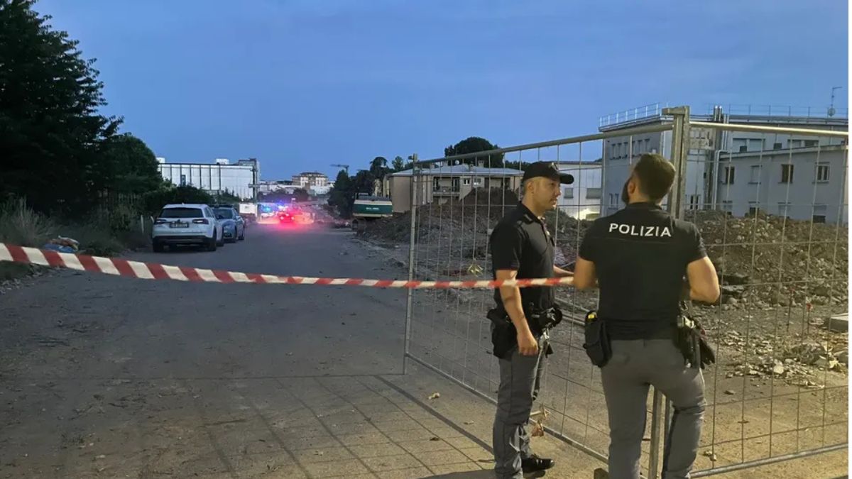 Donna trovata morta in un cantiere: è dramma totale Donna trovata morta in un cantiere: è dramma totale