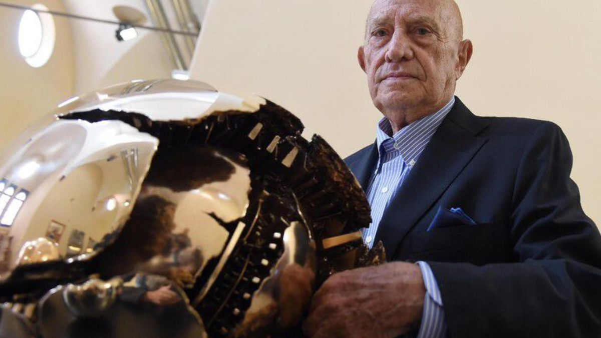 Arnaldo Pomodoro è morto, addio al gigante della scultura