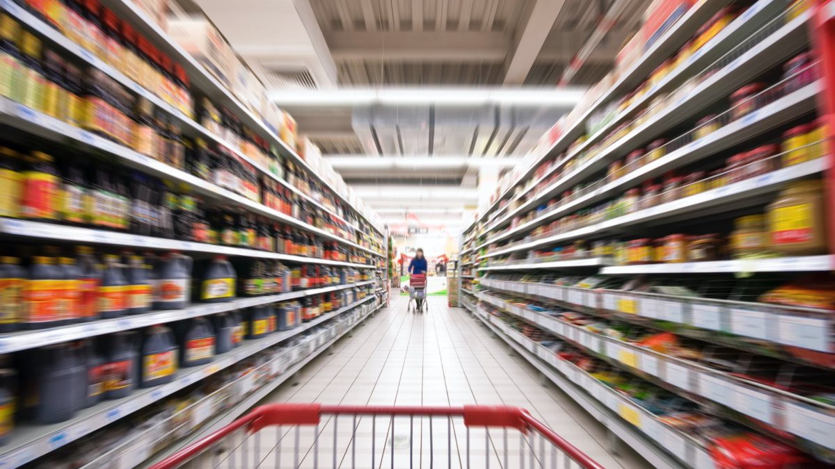 Supermercati, scatta l’allerta: il noto prodotto richiamato dal commercio per salmonella Supermercati, scatta l’allerta: il noto prodotto richiamato dal commercio per salmonella