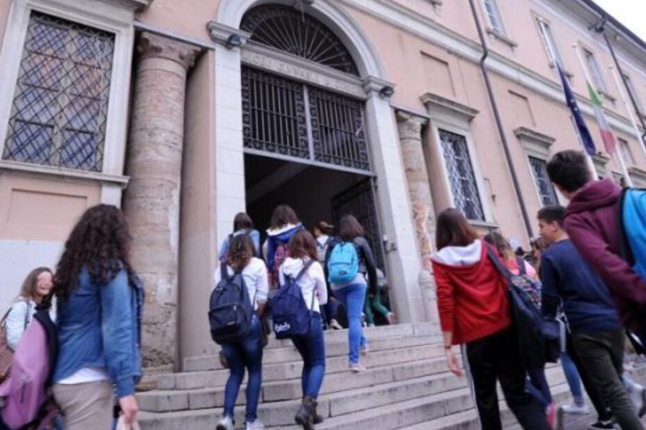 saluto romano scuola