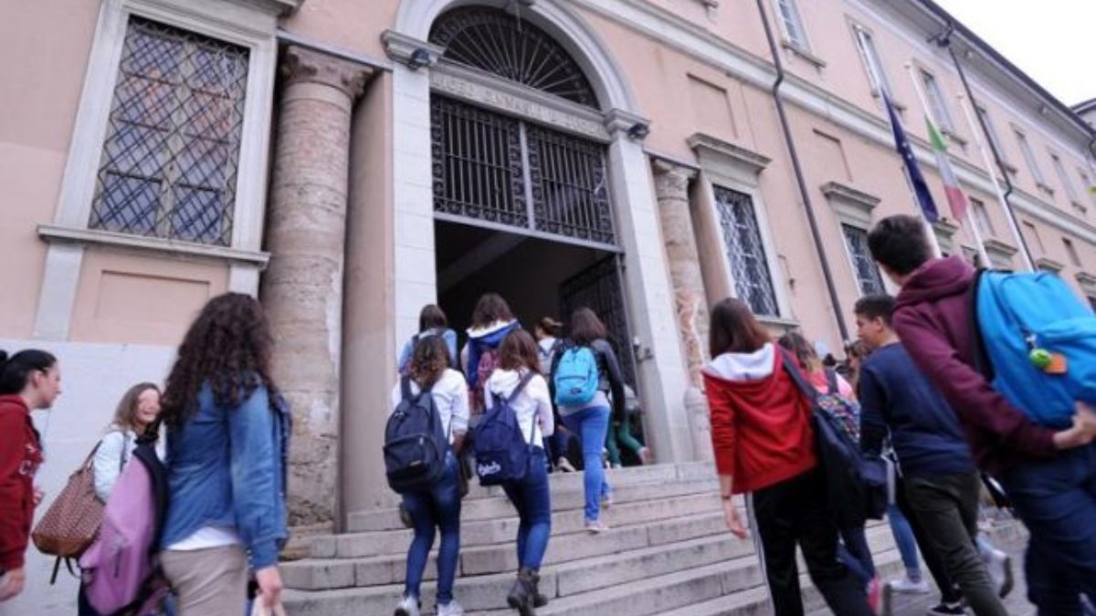 saluto romano scuola