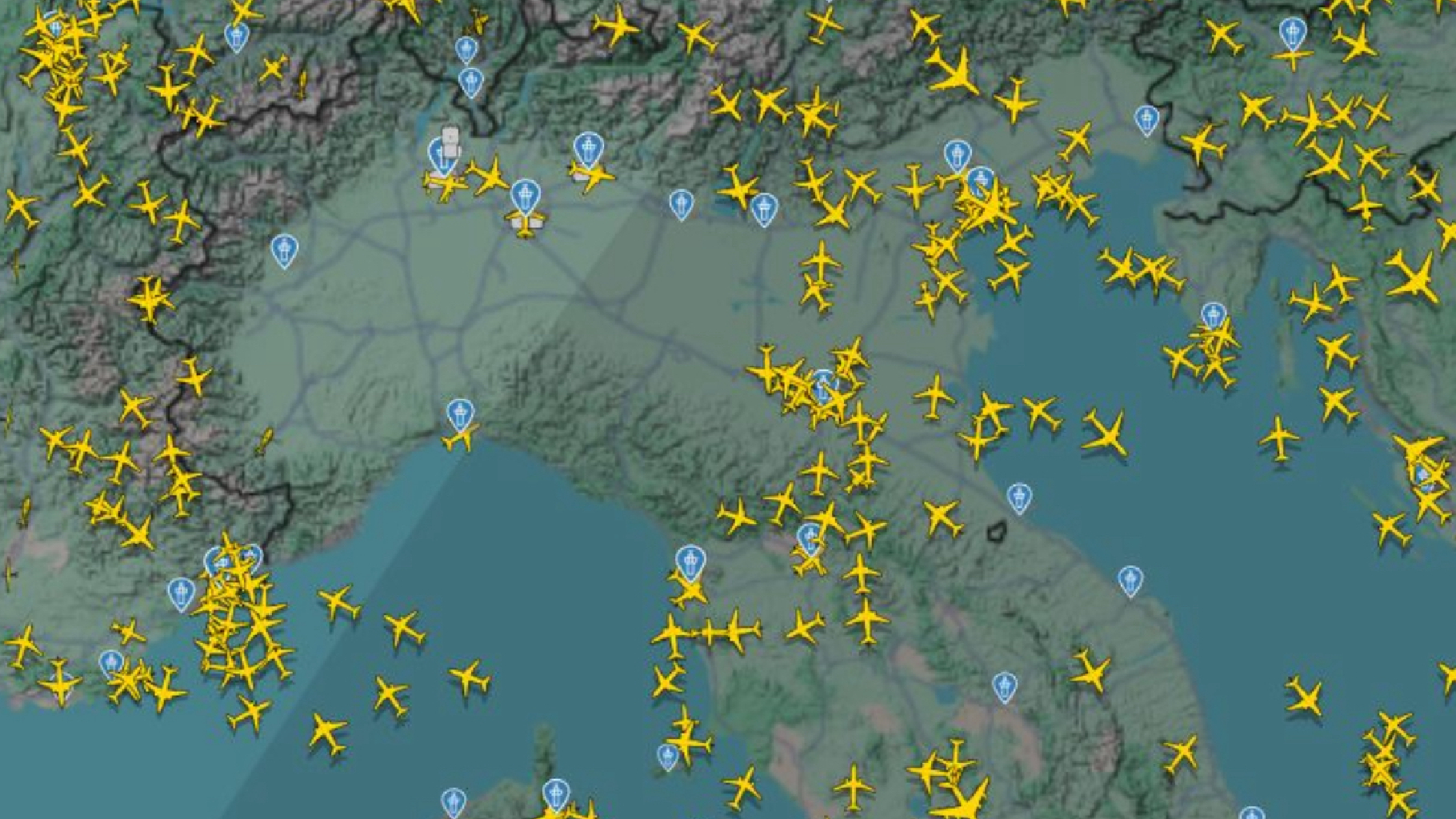 Caos nei cieli italiani: guasto al centro radar blocca tutti i voli nel Nord Ovest. “Si va verso la normalità” Caos nei cieli italiani: guasto al centro radar blocca tutti i voli nel Nord Ovest. “Si va verso la normalità”