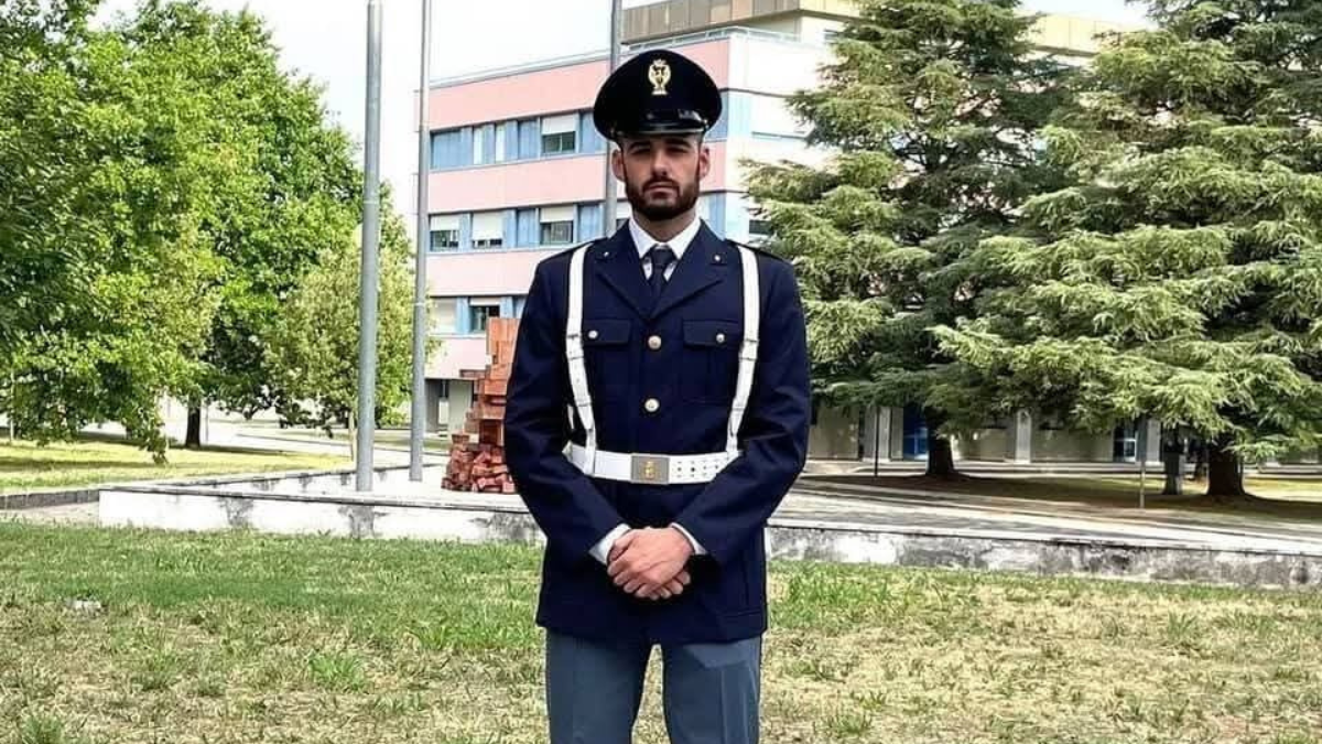 Lutto nella polizia italiana, Simone ci lascia a soli 34 anni: tragedia infinita Lutto nella polizia italiana, Simone ci lascia a soli 34 anni: tragedia infinita