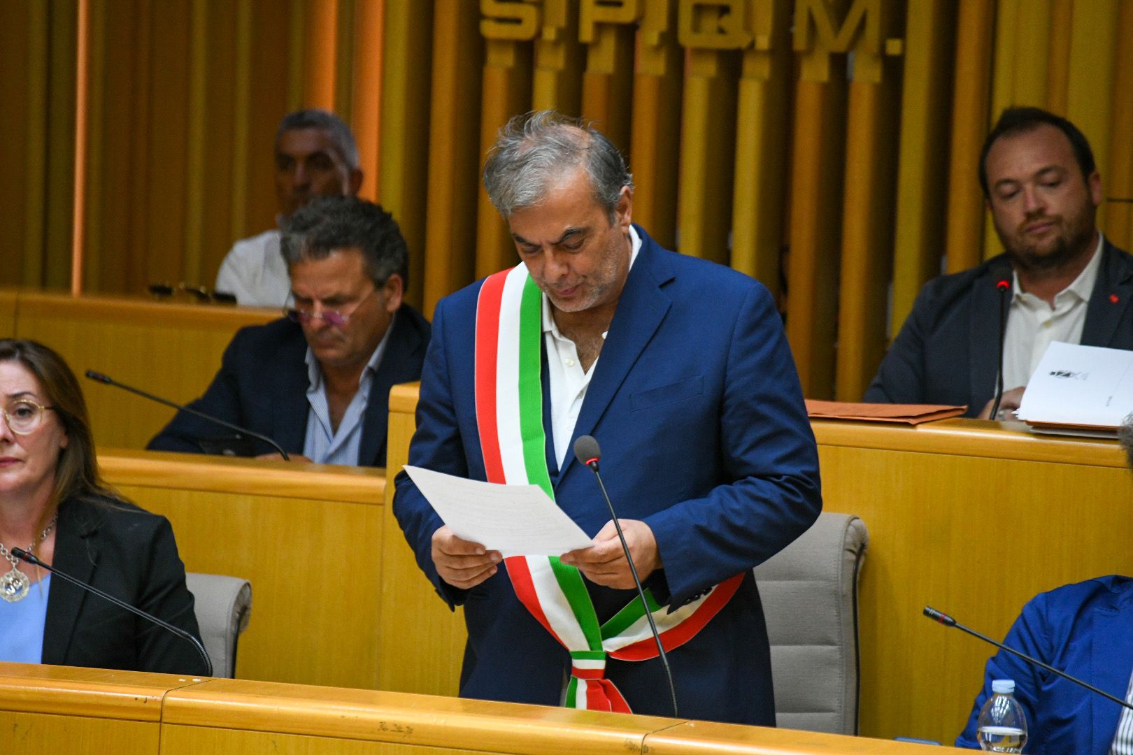 molfetta il sindaco ai domiciliari depistaggi e appalti nel porto al centro dell inchiesta
