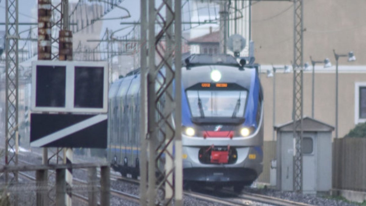 La nuova folle moda tra i ragazzini milanesi: cosa fanno sui treni della metro La nuova folle moda tra i ragazzini milanesi: cosa fanno sui treni della metro