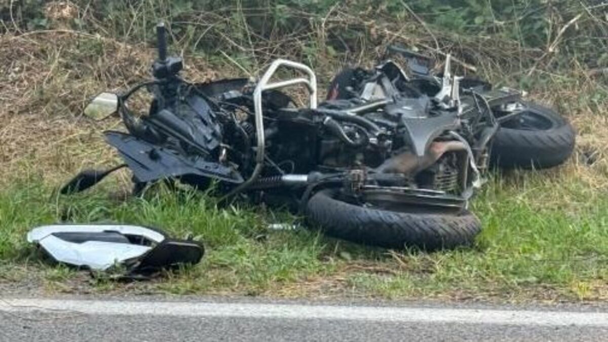 “Falciati da un’auto”. Incidente mortale in moto, fine tragica: “Erano in gita” “Falciati da un’auto”. Incidente mortale in moto, fine tragica: “Erano in gita”