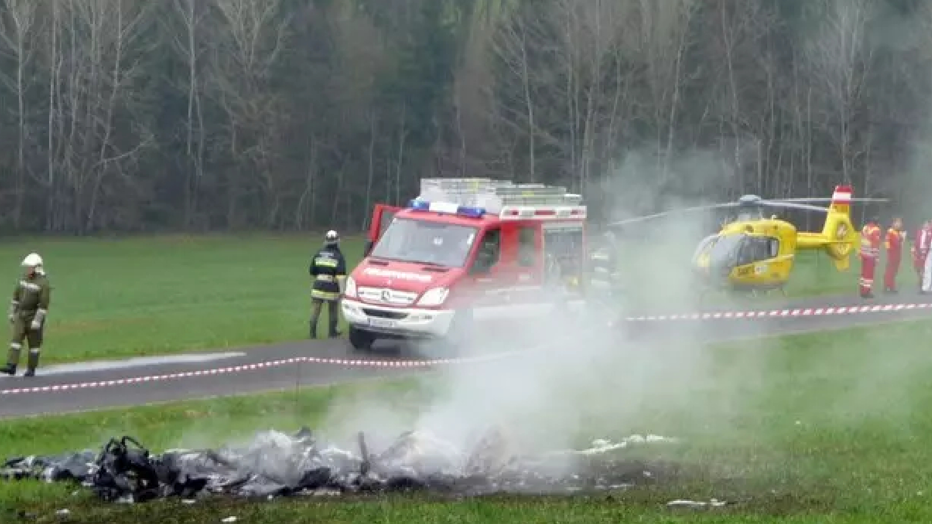 Tragedia nel cielo delle Alpi: il volo si schianta nella foresta. È strage Tragedia nel cielo delle Alpi: il volo si schianta nella foresta. È strage