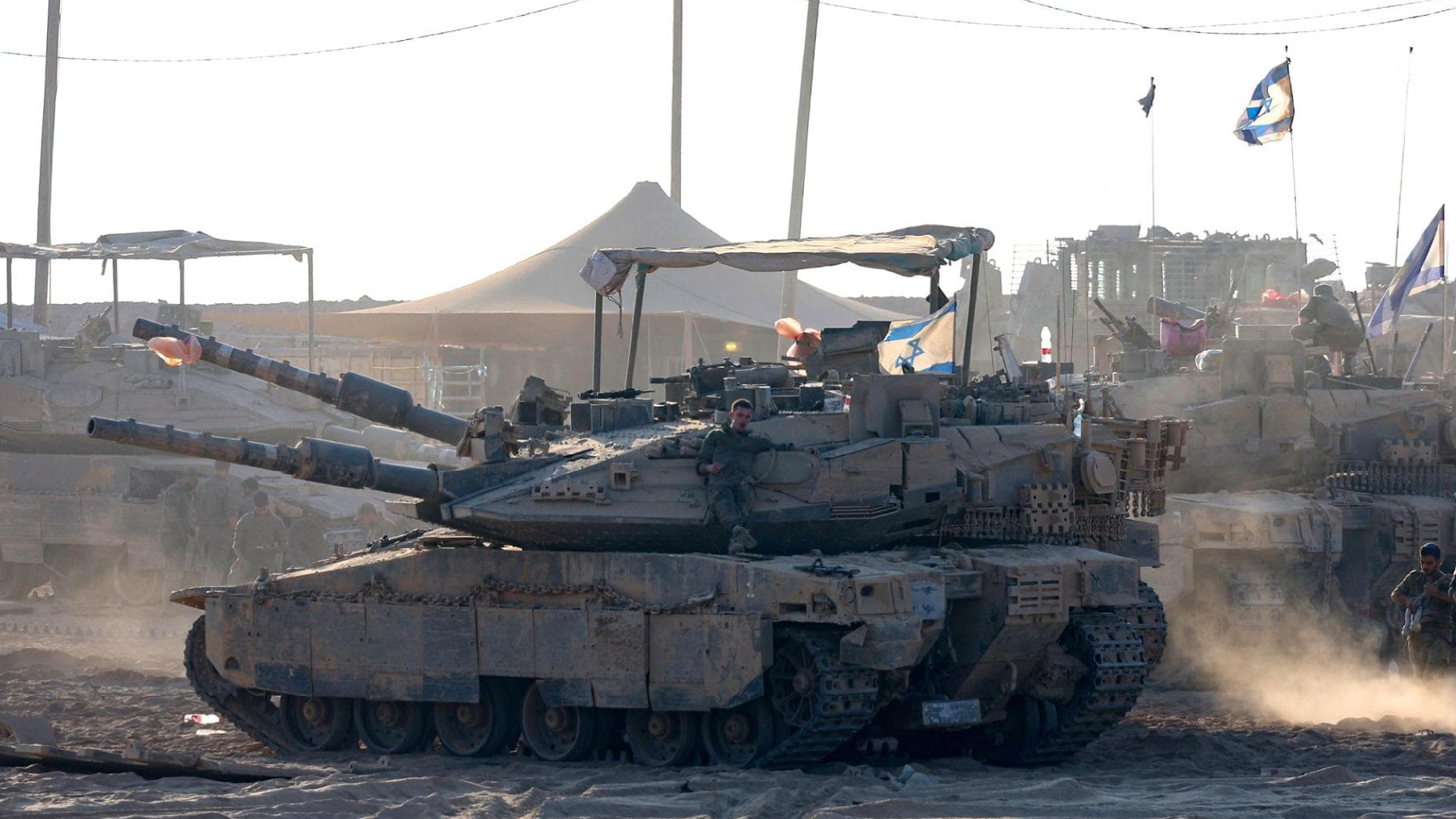Idf colpisce tende di sfollati a Gaza city: almeno 13 morti nel sonno Idf colpisce tende di sfollati a Gaza city: almeno 13 morti nel sonno