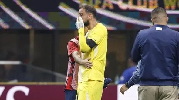 “Tutta colpa tua”. Donnarumma, l’infortunio shock e la lacrime: poi le accuse gravissime “Tutta colpa tua”. Donnarumma, l’infortunio shock e la lacrime: poi le accuse gravissime