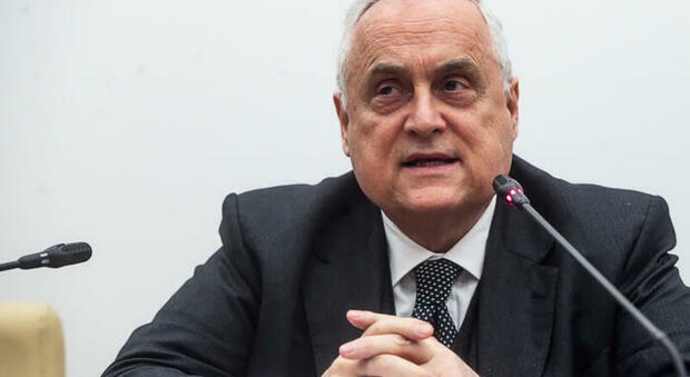 “Lotito ricoverato in ospedale”. La notizia spaventa i tifosi, il presidente della Lazio chiarisce: “Cos’è successo” “Lotito ricoverato in ospedale”. La notizia spaventa i tifosi, il presidente della Lazio chiarisce: “Cos’è successo”