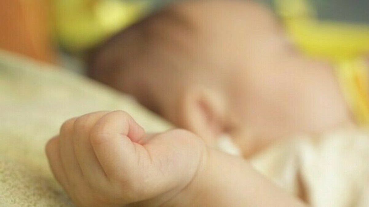 Morto bambino di 5 mesi, dormiva nel letto con i genitori: “Era privo di sensi e perdeva sangue dalla bocca” Morto bambino di 5 mesi, dormiva nel letto con i genitori: “Era privo di sensi e perdeva sangue dalla bocca”