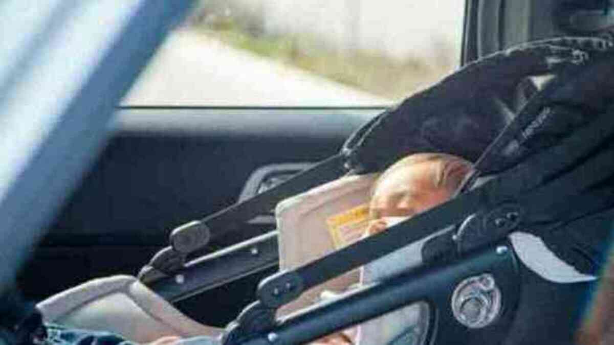 Bambino di 15 mesi muore in auto: dimenticato dal padre sotto il sole, indagine per omicidio colposo Bambino di 15 mesi muore in auto: dimenticato dal padre sotto il sole, indagine per omicidio colposo