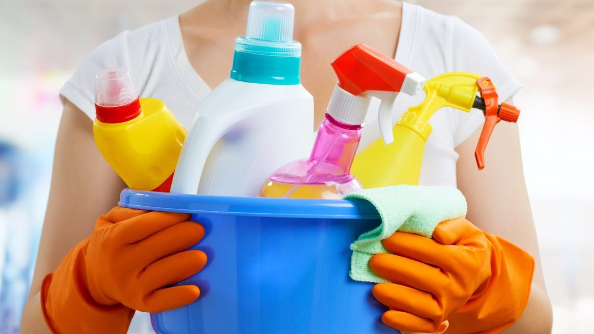Detergenti multiuso, i migliori e i bocciati. Male le super marche: i risultati del test Detergenti multiuso, i migliori e i bocciati. Male le super marche: i risultati del test