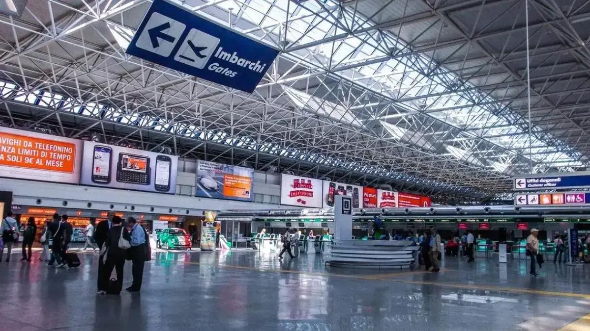 Maltempo a Roma, chiuso l’aeroporto di Fiumicino: voli dirottati Maltempo a Roma, chiuso l’aeroporto di Fiumicino: voli dirottati