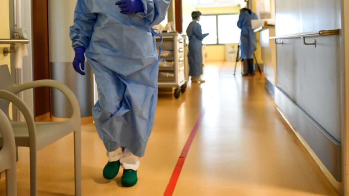 Infermiere arrestato per omicidio: trovate tracce di farmaco letale nel corpo di un paziente Infermiere arrestato per omicidio: trovate tracce di farmaco letale nel corpo di un paziente