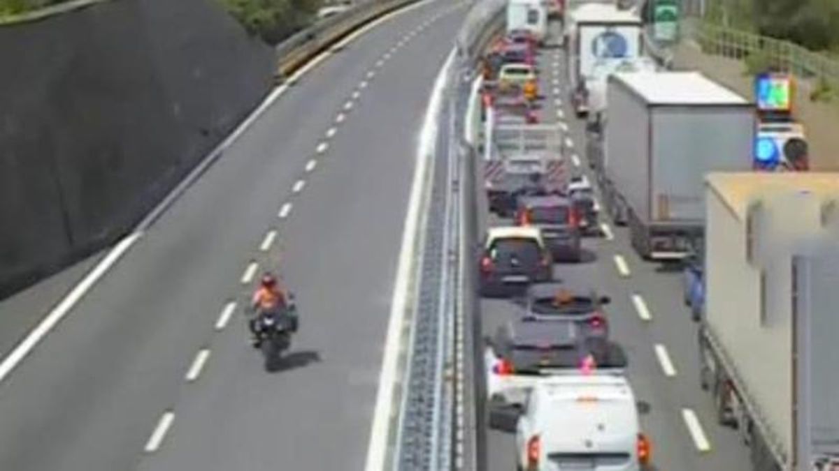 “È morta così”. Incidente spaventoso, inferno in autostrada: tutto bloccato, code per chilometri “È morta così”. Incidente spaventoso, inferno in autostrada: tutto bloccato, code per chilometri